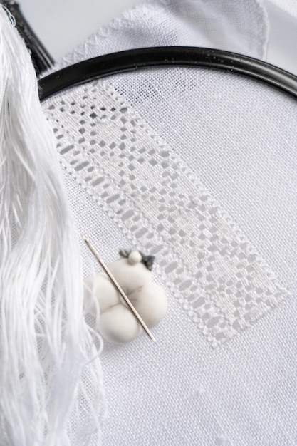 detaliu vîsături tradiționale pe pânză